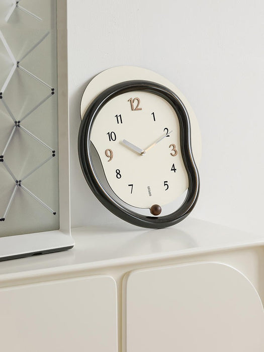 Creative Simple Punch-free Living Room Wall Clock