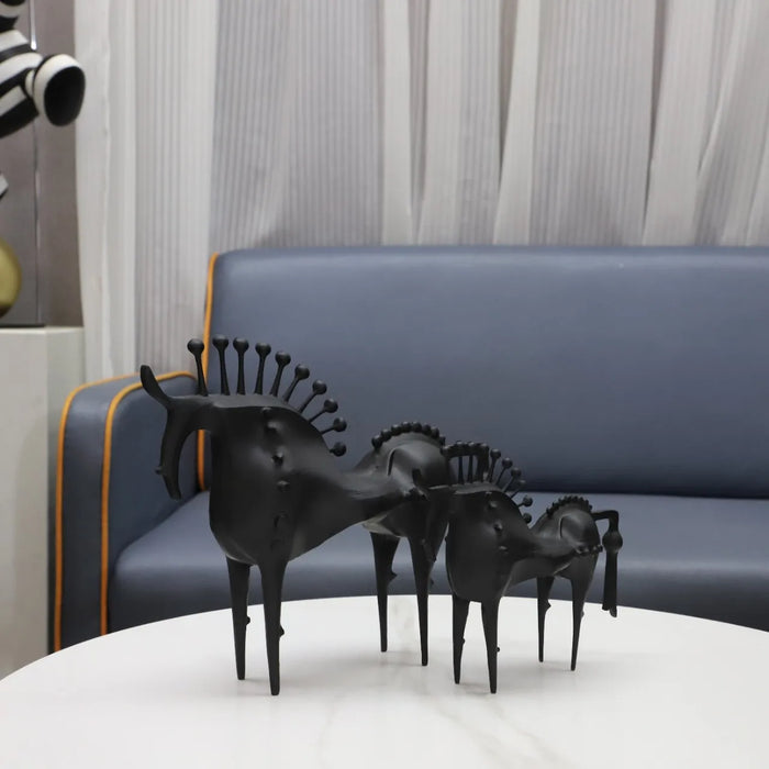 Creative Horse Statue Resin Figures Modern Home Living Room Decoration Abstract Figure Arrangement Bookshelf Decoration