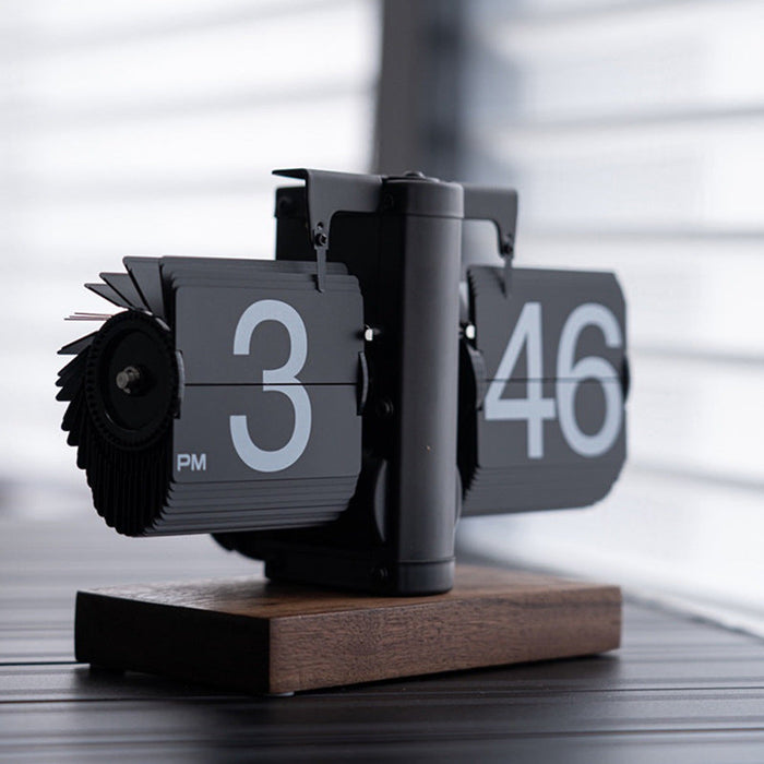 Creative Personality Retro Mechanical Automatic Turning Clock