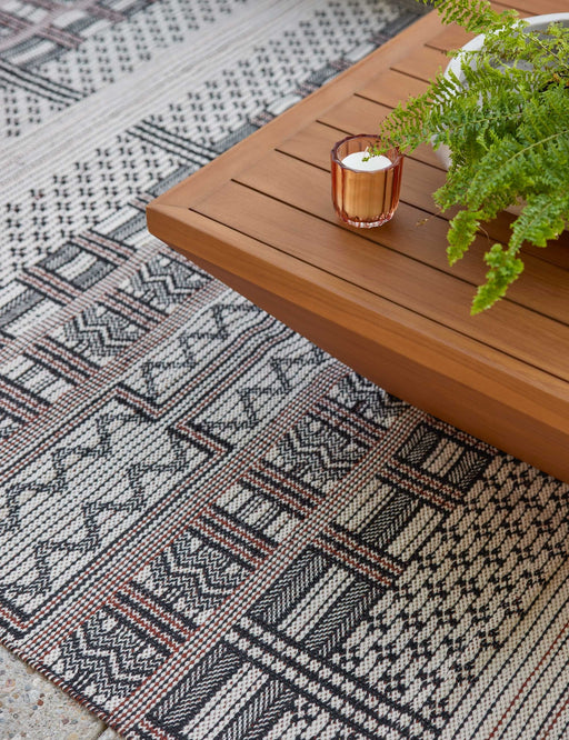 Tami Indoor / Outdoor Rug