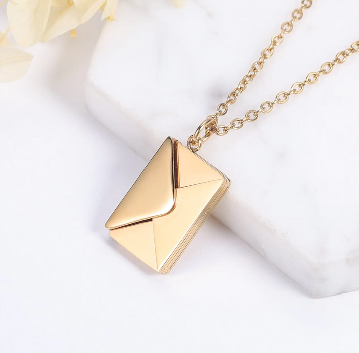 Envelope Necklace - Okeihouse